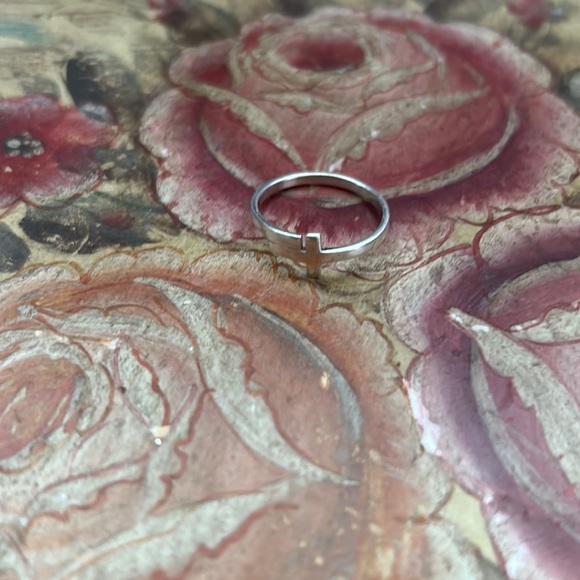 Sterling silver cross ring (size 7) - Picture 1 of 3
